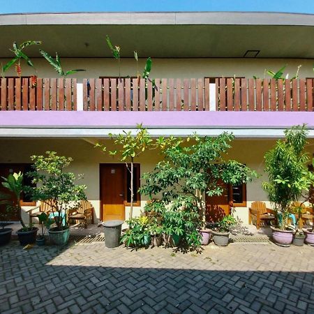Hotel Gerung 2 Near Luwes Mall Nganjuk Mitra Reddoorz Ngoại thất bức ảnh