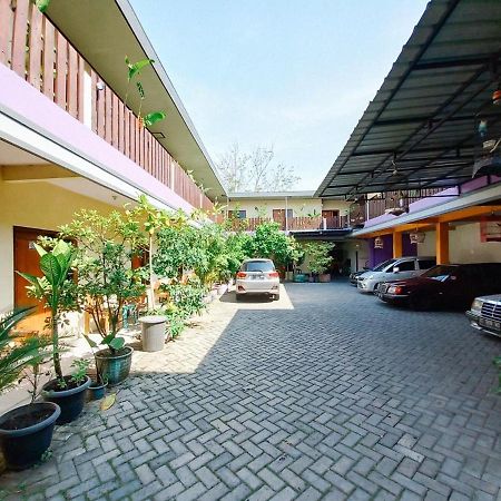 Hotel Gerung 2 Near Luwes Mall Nganjuk Mitra Reddoorz Ngoại thất bức ảnh