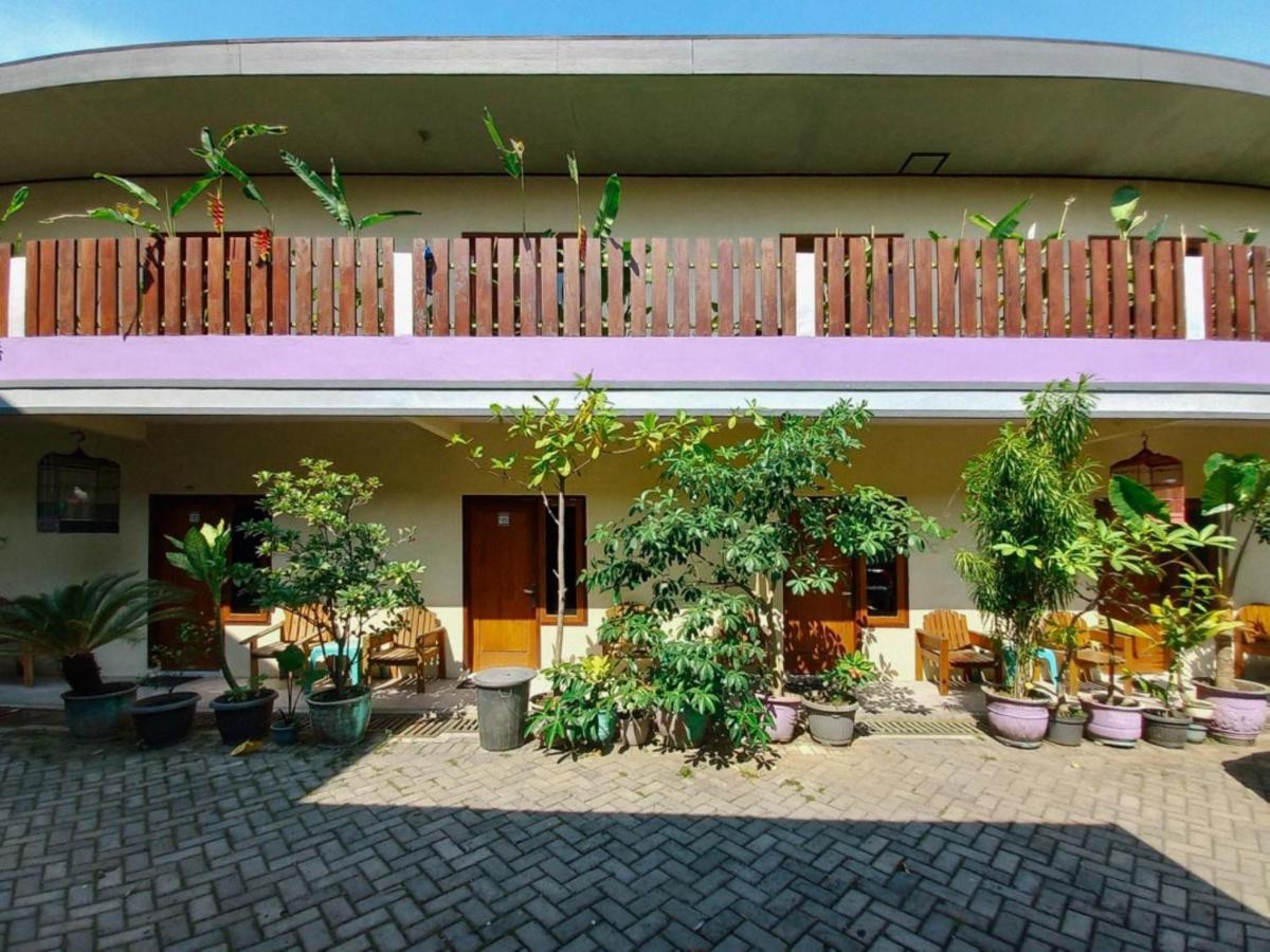 Hotel Gerung 2 Near Luwes Mall Nganjuk Mitra Reddoorz Ngoại thất bức ảnh