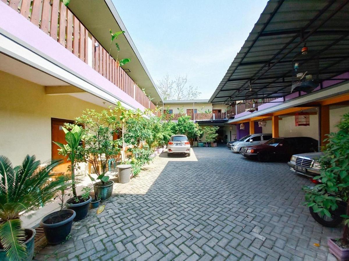 Hotel Gerung 2 Near Luwes Mall Nganjuk Mitra Reddoorz Ngoại thất bức ảnh